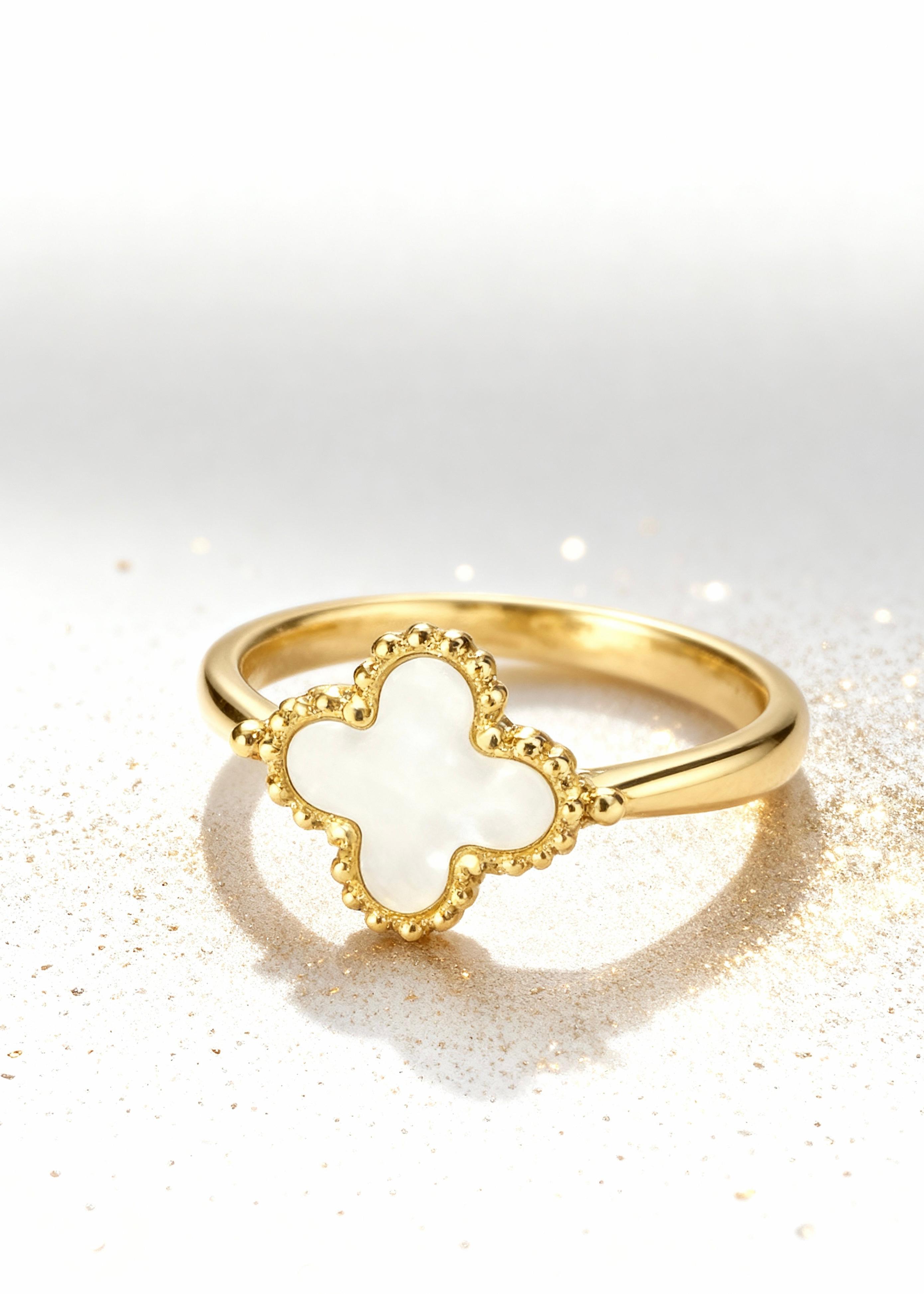 Pearl Gold Clover Ring Main image
